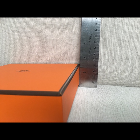 Hermès box 6”x6x 1 1/2” - Picture 7 of 7